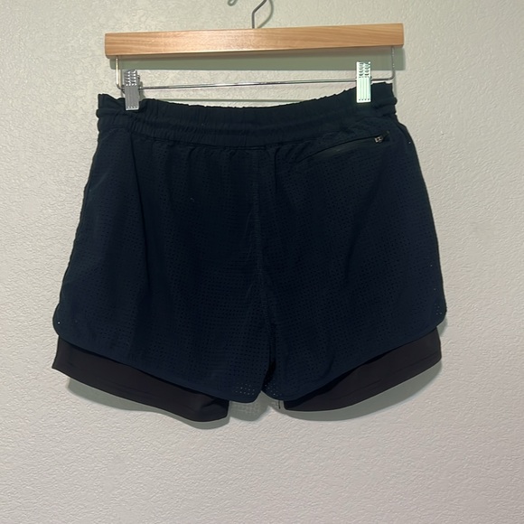 Vuori Breeze Performance Shorts Womens - Picture 7 of 7